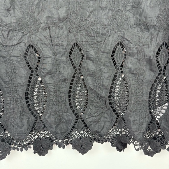 Banana Republic Scalloped Lace Black Blouse Shirt Top Size XS Festive Holiday - Picture 3 of 7